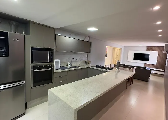 Casa Com Area Gourmet E Confortavel