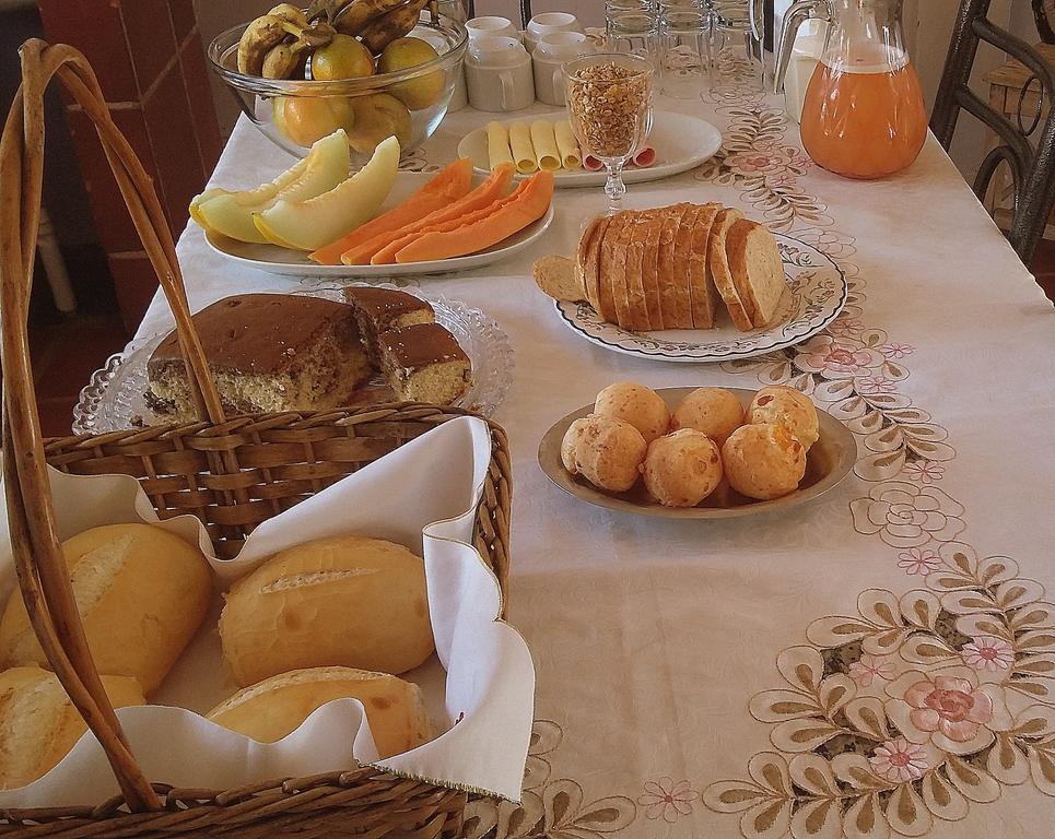 Acomodação com café da manhã  Aconchego Lar Cama E Cafe