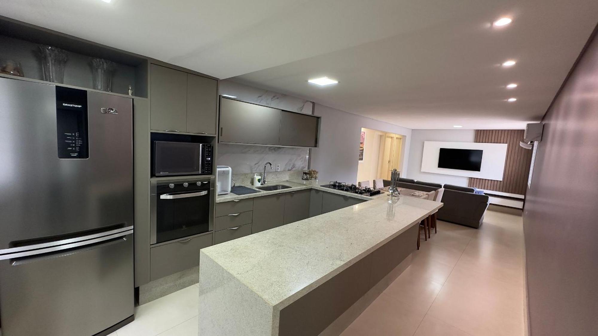 Casa Com Area Gourmet E Confortavel