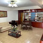 Ampla Casa Em Condominio