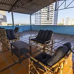 Hotel Lawrence