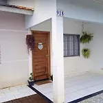 Casa Aconchegante Com Otima Localizacao!