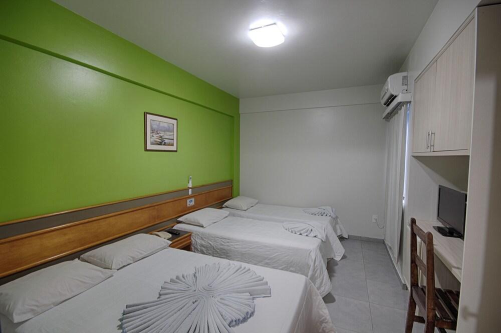 Hotel Lawrence