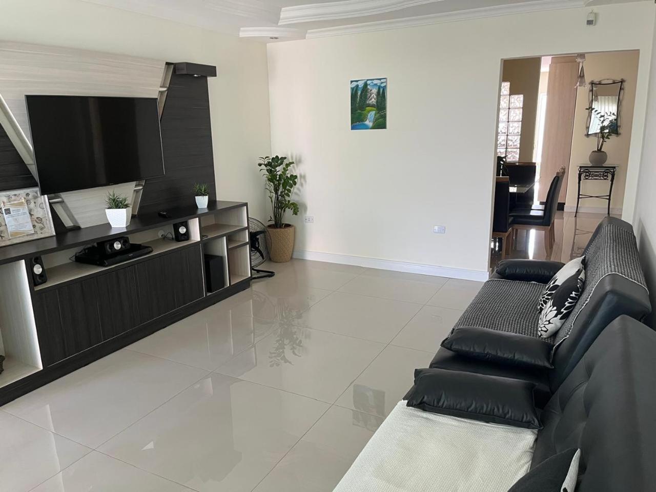 Egra's House - House With Swimming Pool - 7 P Casa de férias *