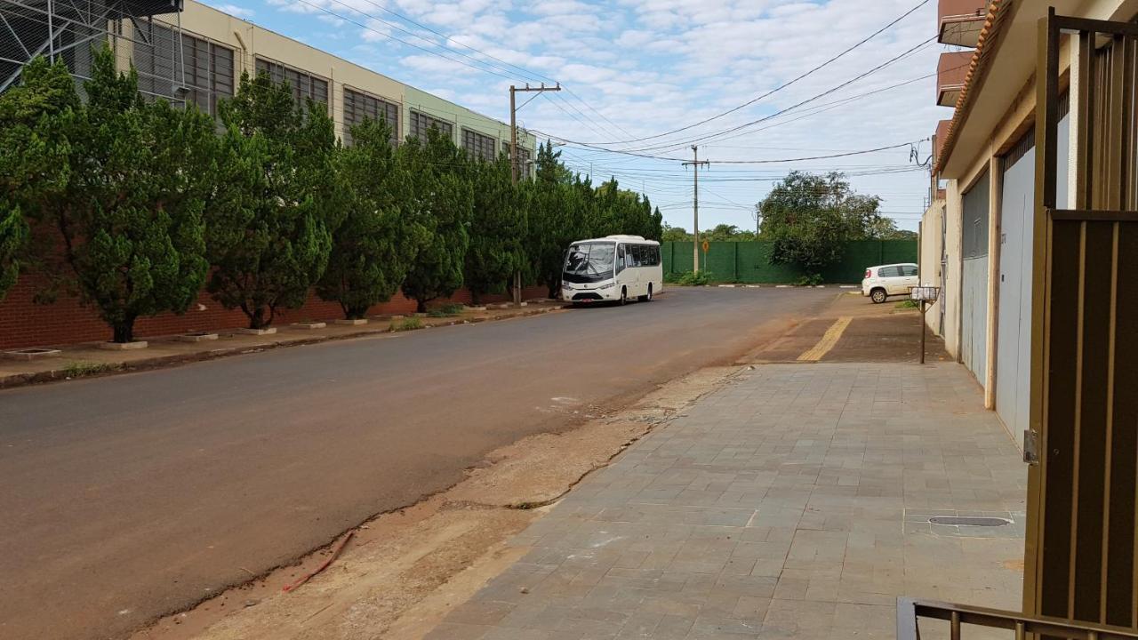 Sobrado amplo e confortável em regiao central Casa de férias