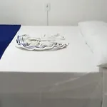 Kitnet completa bem localizada c/ estacionamento