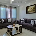 Casa Familiar Em Otima Localizacao