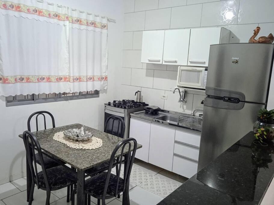 Casa Aconchegante Com Otima Localizacao! Сasa de vacaciones